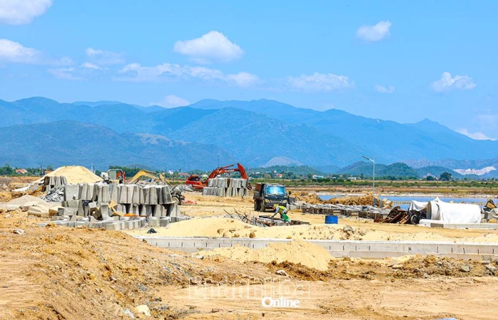 Lấy đầu tư công làm 