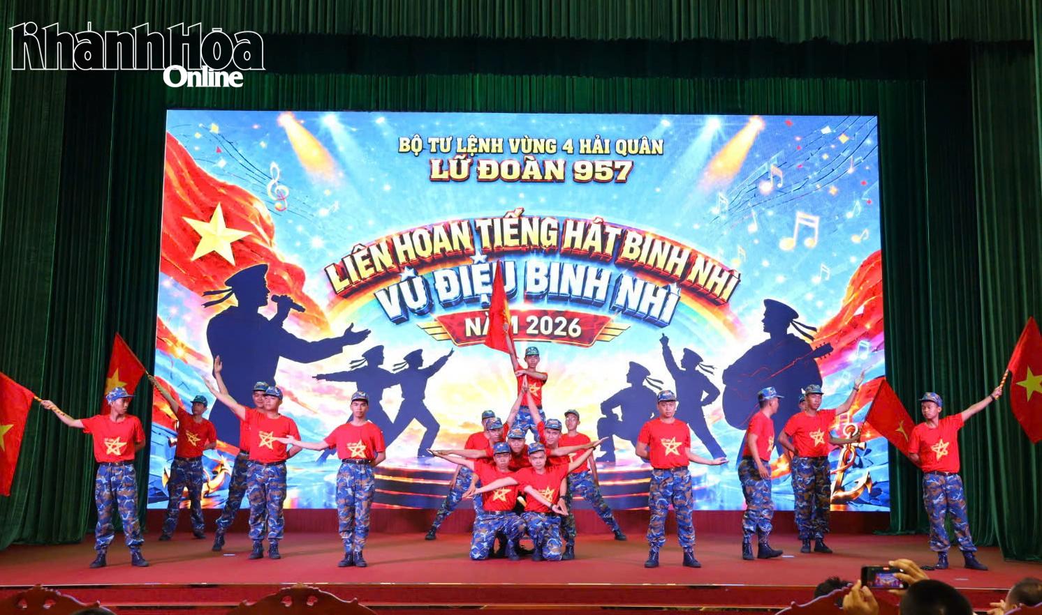 Một tiết mục nhảy hiện đại tại đêm diễn