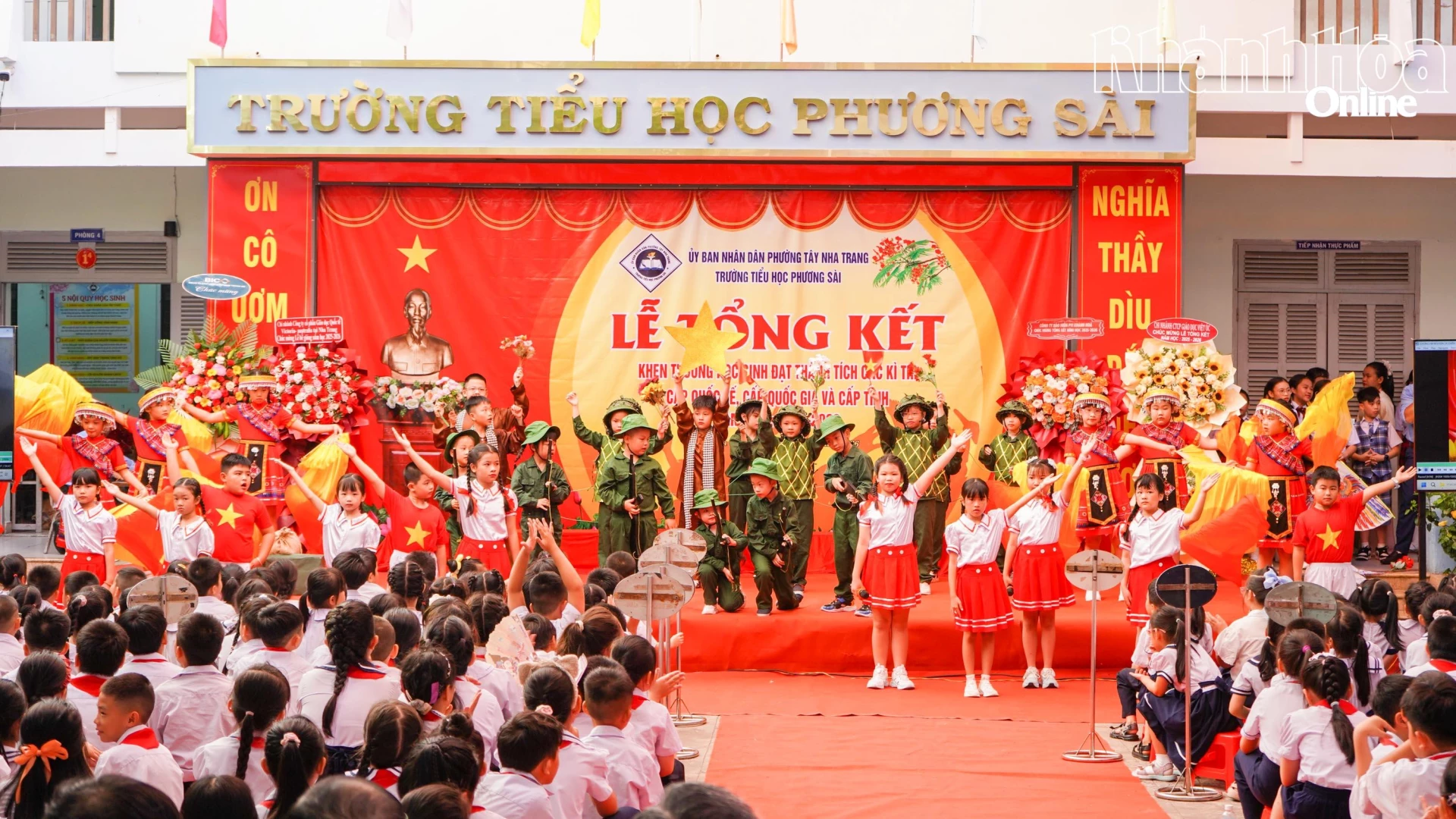 Quang cảnh tại lễ tổng kết