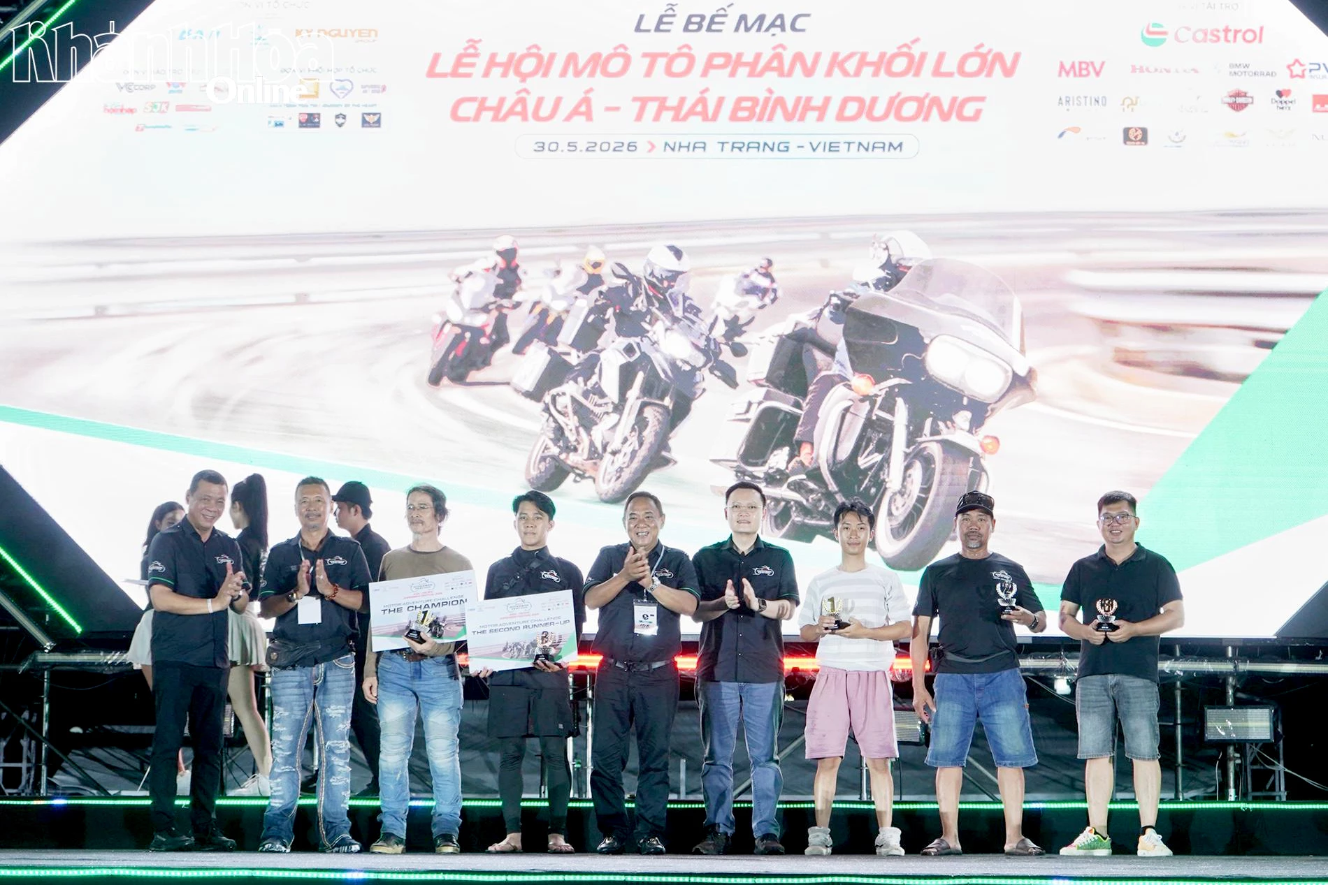 Trao giải cho các hạng thi đấu.