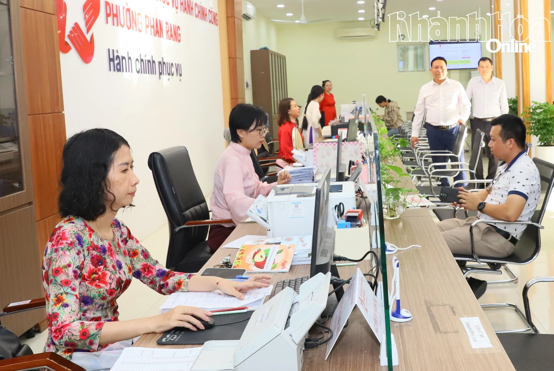 Trung tâm Phục vụ hành chính công phường Phan Rang được đầu tư khang trang, phục vụ tốt nhu cầu của người dân, doanh nghiệp. Ảnh: Văn Nỷ