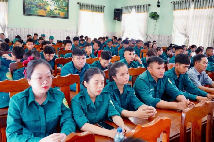 Xã Vạn Thắng khai mạc huấn luyện dân quân năm thứ nhất 