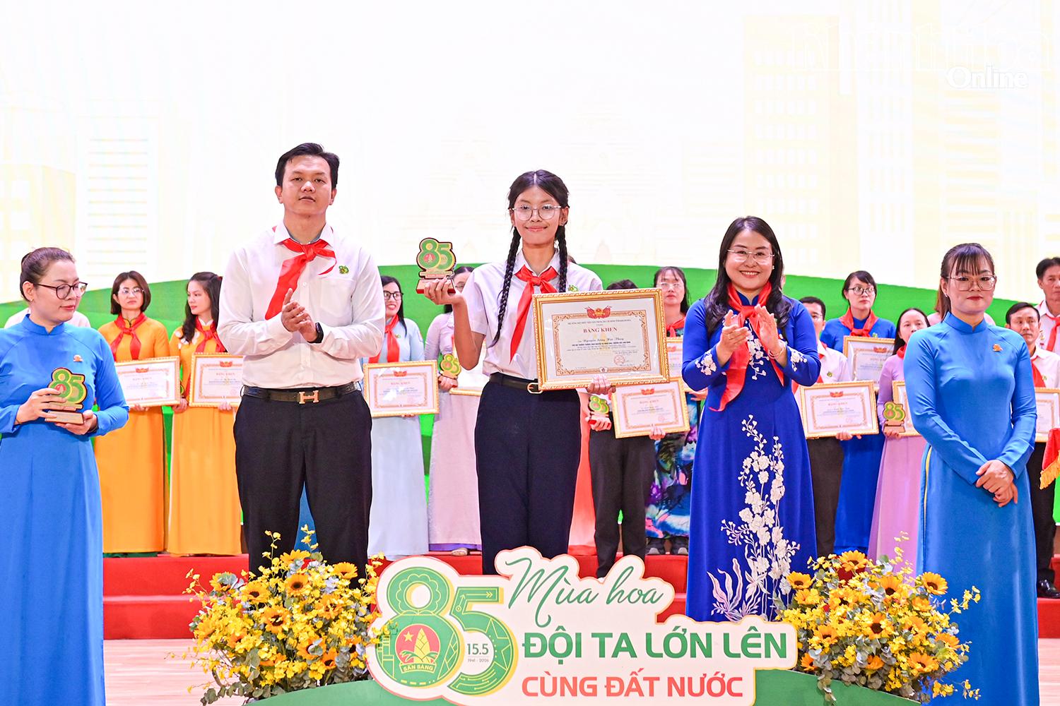 Em Nguyễn Song Hải Thụy được tuyên dương đội viên tiêu biểu tỉnh Khánh Hòa năm học 2025 - 2026.