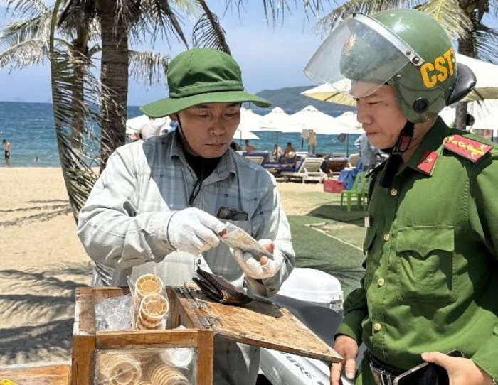 Đã xác minh người bị du khách Thái Lan tố bán kem với giá “chặt chém” ở bờ biển Nha Trang