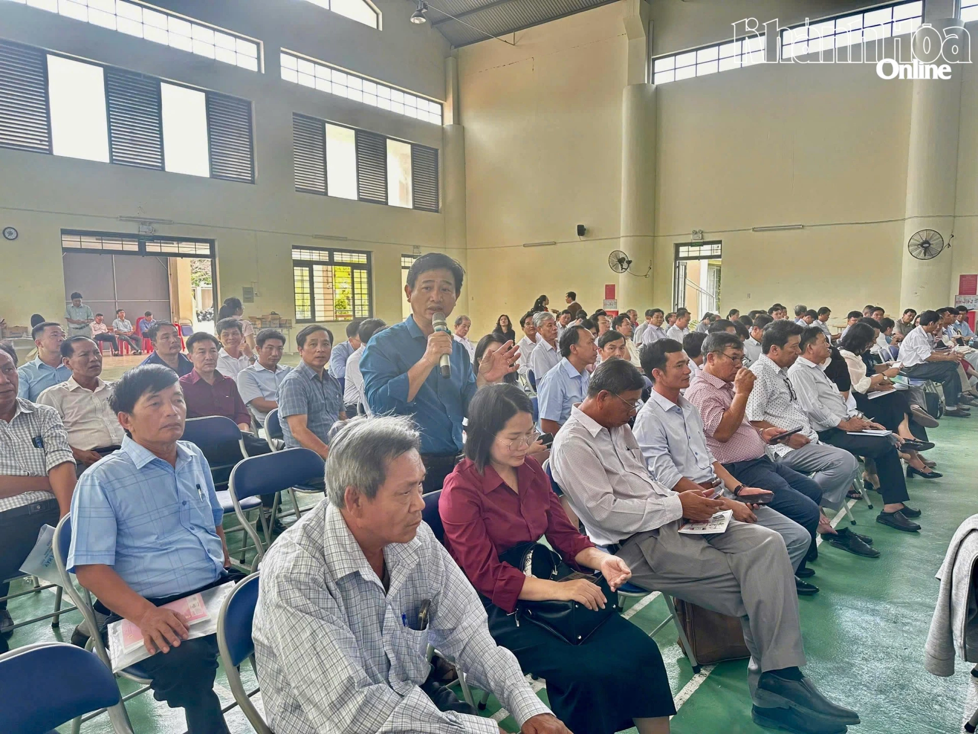 Đại diện một trường phát biểu ý kiến tại hội nghị.