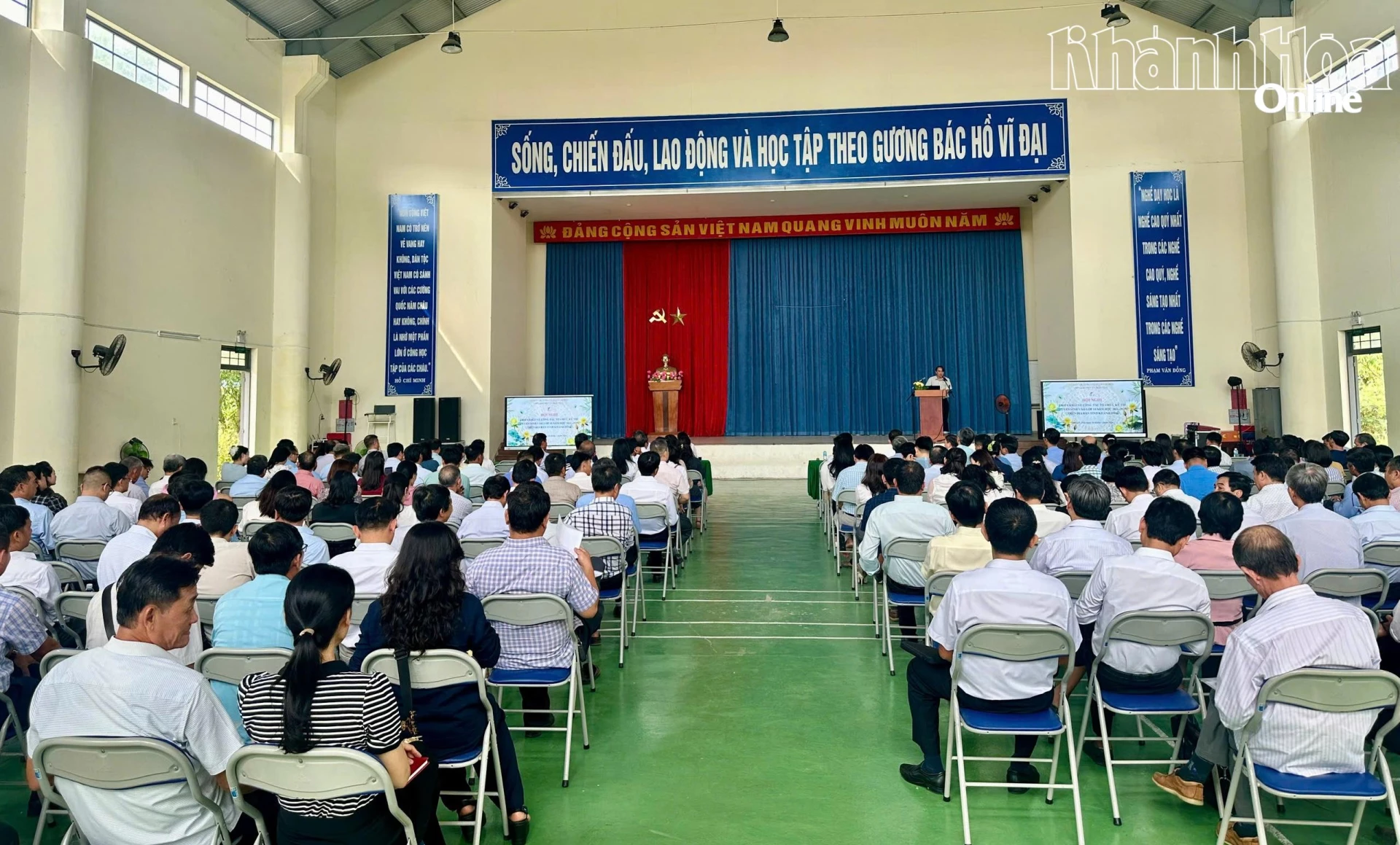 Quang cảnh hội nghị.