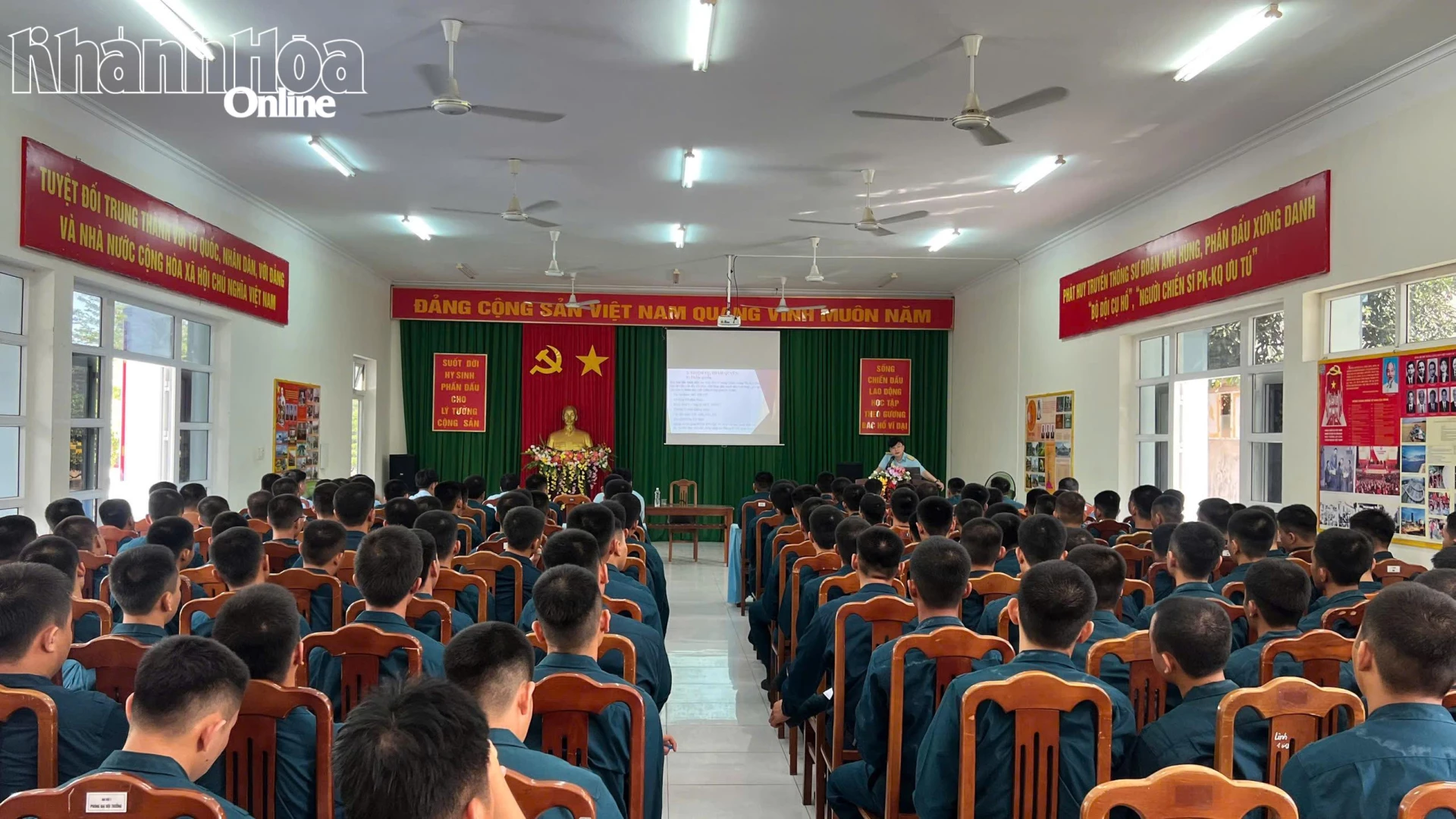 Quang cảnh buổi tuyên truyền.