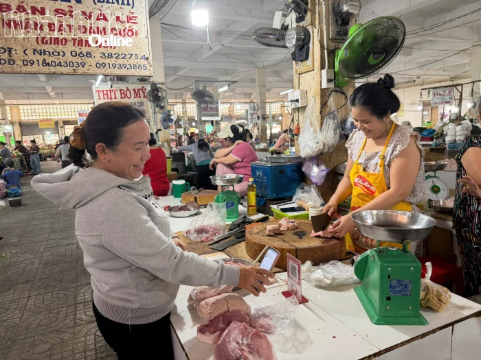 Chợ truyền thống “bắt nhịp” chuyển đổi số