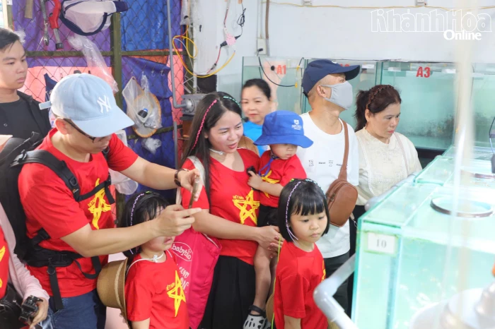 Khơi dậy niềm đam mê khám phá khoa học biển