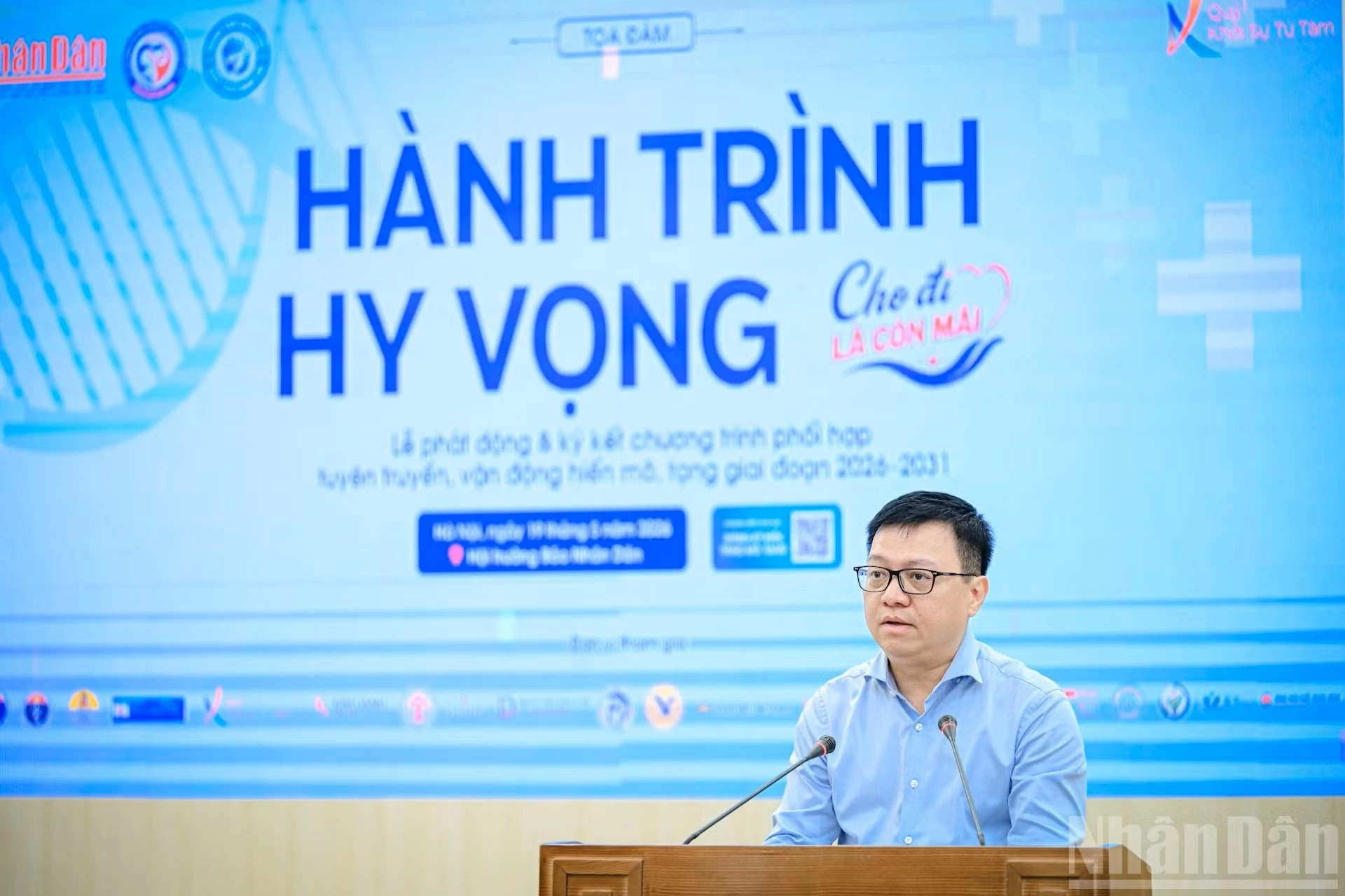 Ông Lê Quốc Minh, Ủy viên Trung ương Đảng, Tổng Biên tập Báo Nhân Dân, Phó Trưởng Ban Tuyên giáo và Dân vận Trung ương, Chủ tịch Hội Nhà báo Việt Nam phát biểu tại lễ ký kết. (Ảnh: BẢO LONG)