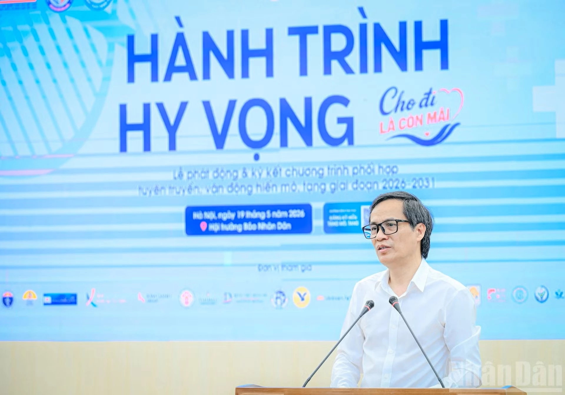 Phó Giáo sư, Tiến sĩ Đồng Văn Hệ, Giám đốc Trung tâm Điều phối Quốc gia về ghép bộ phận cơ thể người phát biểu tại lễ ký kết. (Ảnh: BẢO LONG)