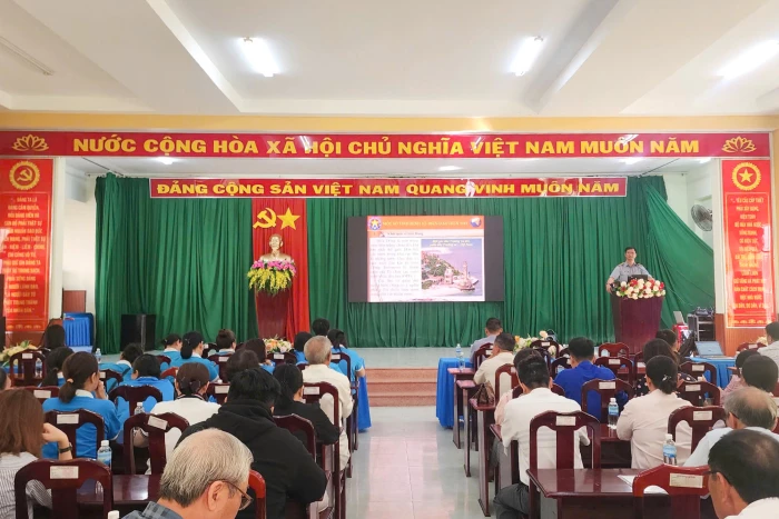 Chi đội Kiểm ngư số 4 phối hợp tuyên truyền biển, đảo và chống khai thác IUU