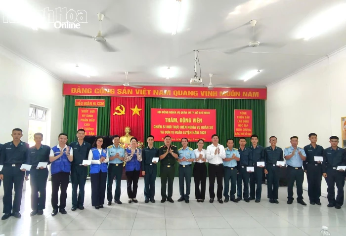 Đoàn công tác Hội đồng Nghĩa vụ quân sự TP. Hồ Chí Minh thăm, động viên chiến sĩ mới tại Sư đoàn 377