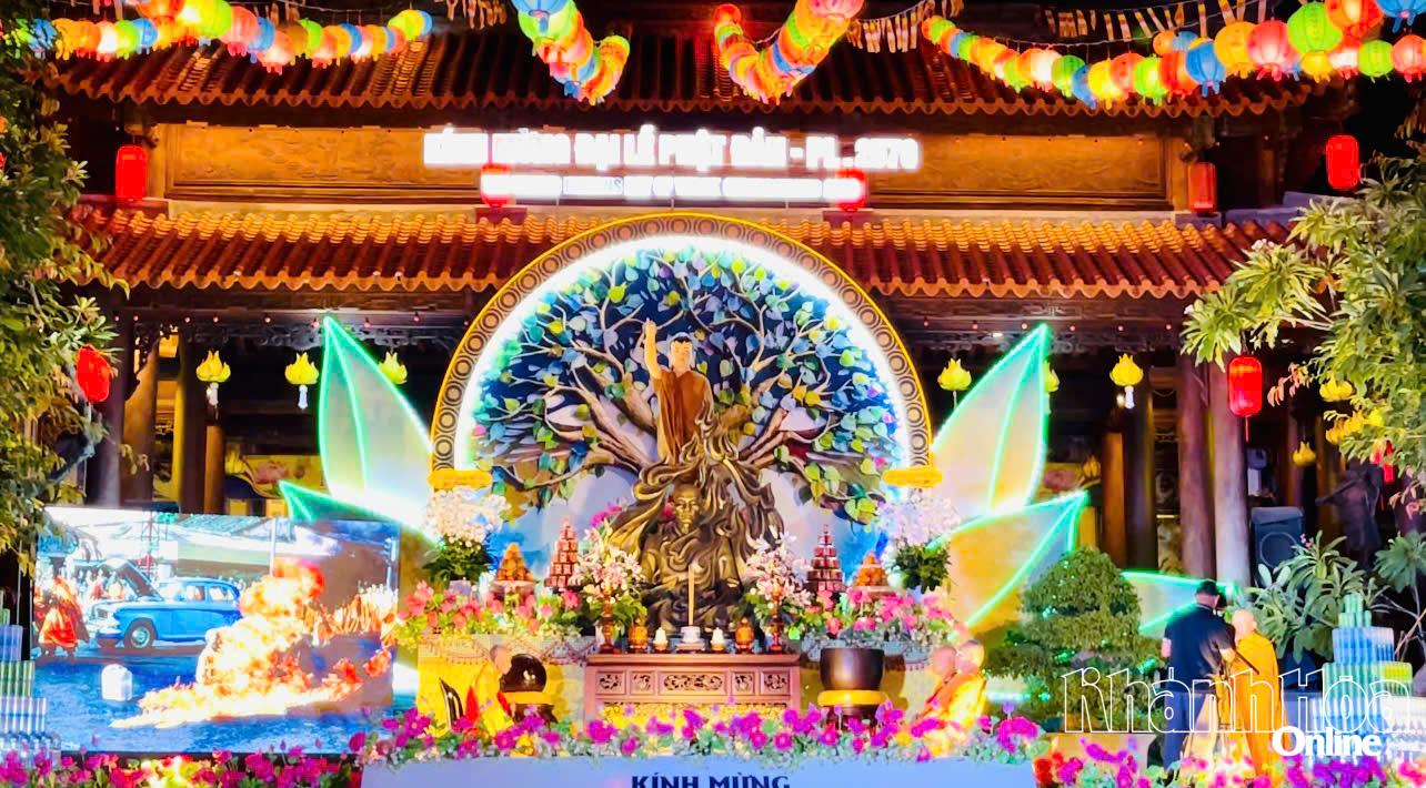 Khu vực tổ chức buổi lễ trong khuôn viên chùa Long Sơn.