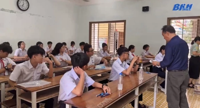 [Video] Thí sinh dự thi môn đầu tiên Kỳ thi tuyển sinh lớp 10