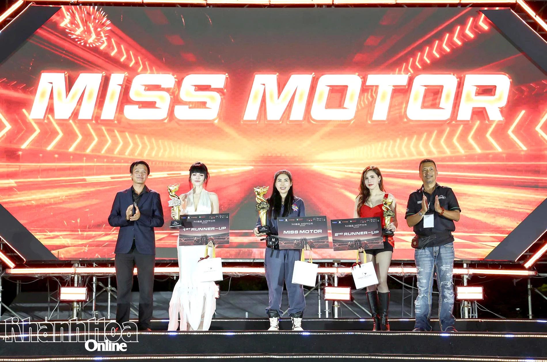 Trao giải tốp 3 Miss Motor.