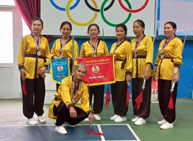 Câu lạc bộ Dưỡng sinh Suối Cát (xã Cam Hiệp Nam) đạt huy chương bạc tại giải Người cao tuổi mở rộng TP. Nha Trang.
