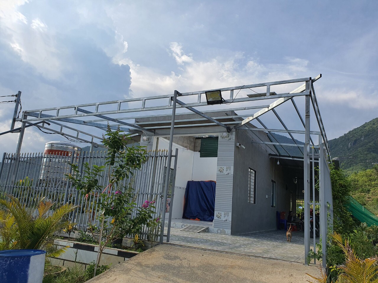 Vi phạm trên núi Hòn Rồng (Cam Ranh): Một số trường hợp tự nguyện tháo dỡ