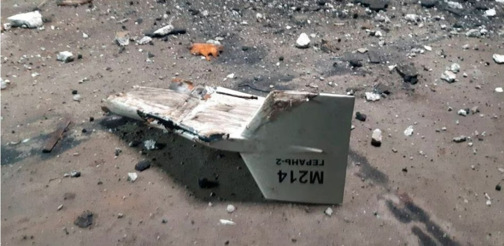 Một phần của chiếc UAV mà Ukraine tuyên bố bắn hạ trong các cuộc tấn công của Nga. Ảnh: Reuters
