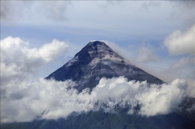 Philippines: Hàng trăm người nhiễm nhiều bệnh sau khi sơ tán do núi lửa Mayon phun trào