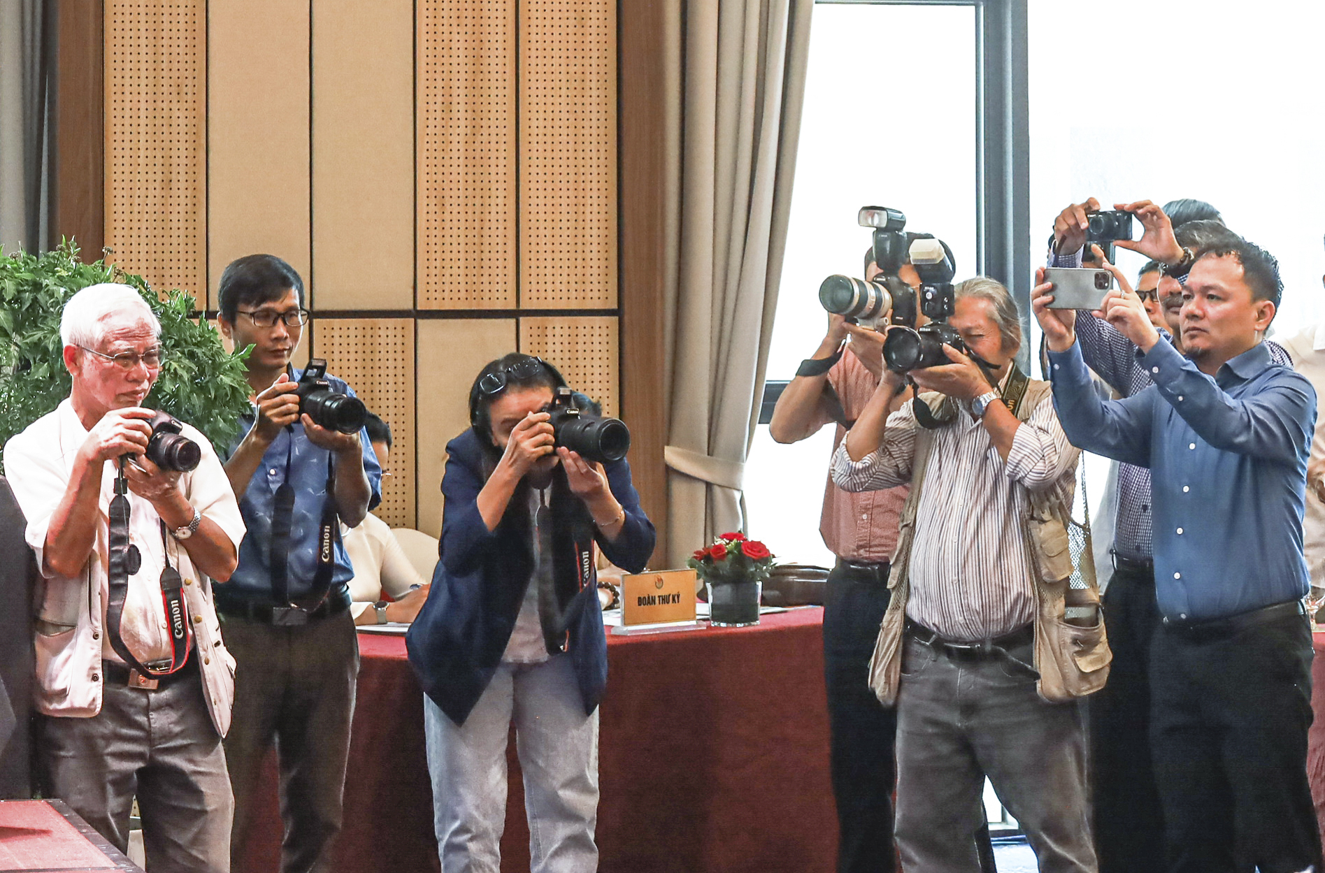 Chào mừng kỷ niệm 98 năm ngày Báo chí Cách mạng Việt Nam (21-6-1925 - 21-6-2023): Từng bước chuyển đổi số trong hoạt động báo chí