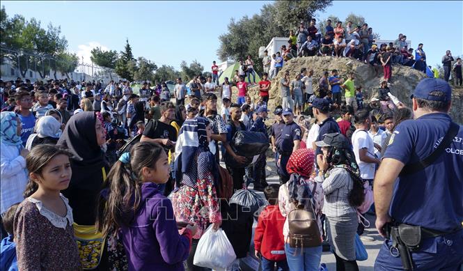 Người tị nạn tập trung trên đảo Lesbos, Hy Lạp. Ảnh (tư liệu) minh họa: AFP/TTXVN

