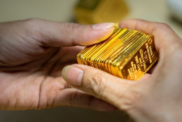 Giá vàng hôm nay (11-6): Bị bán tháo hay thử nghiệm mức 2.000 USD/ounce?