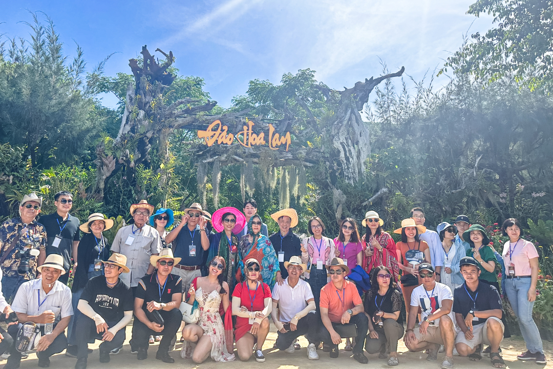 Artists posing for photo at Hoa Lan Island tourist site

