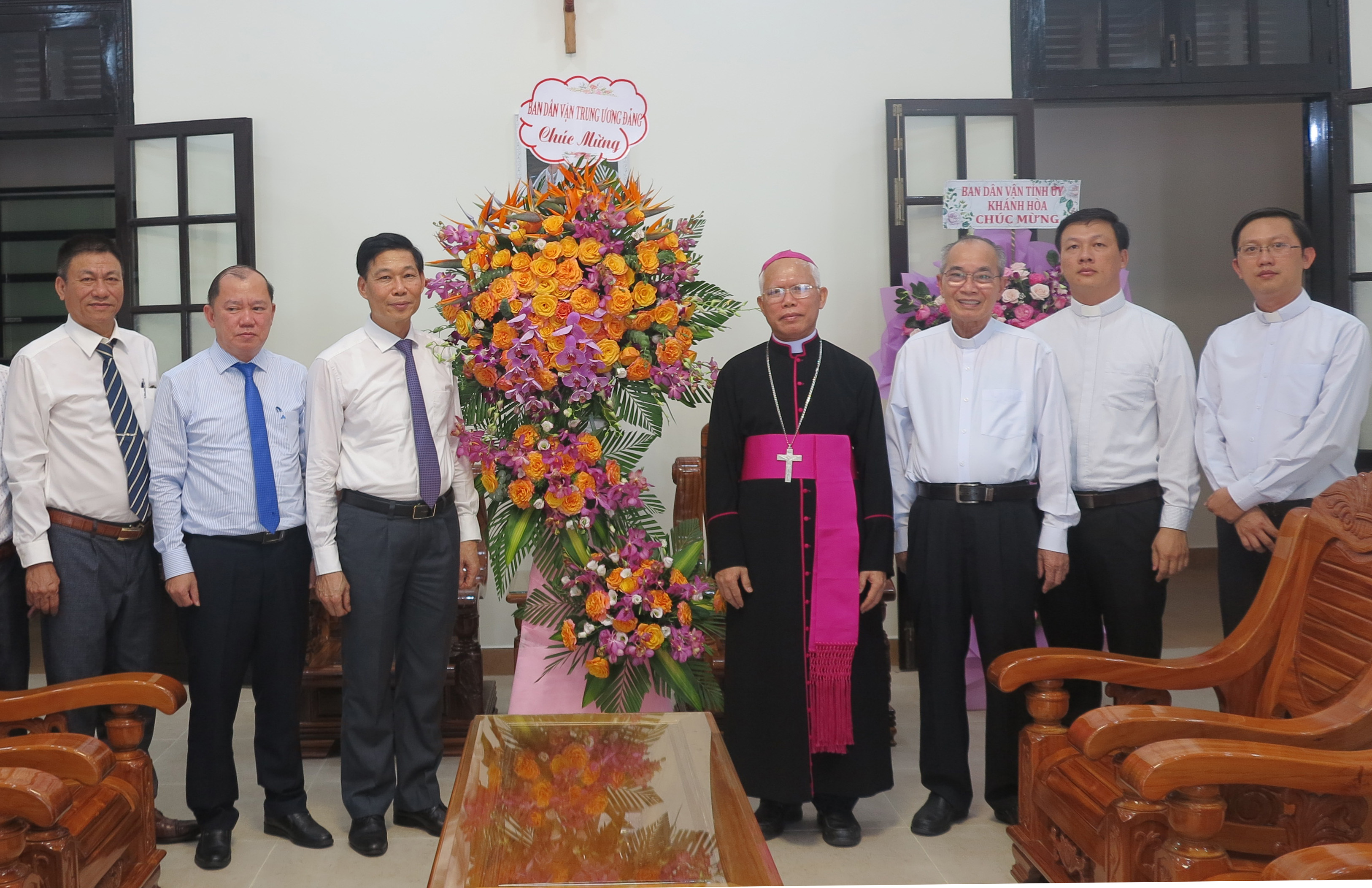 Thăm và chúc mừng Giám mục tân cử Giuse Huỳnh Văn Sỹ