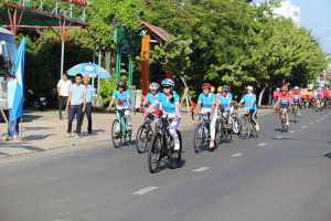 Festival Biển Nha Trang-Khánh Hòa 2023 "Khánh Hòa - Khát vọng phát triển": Hơn 400 người diễu hành xe đạp bảo vệ môi trường vịnh Nha Trang