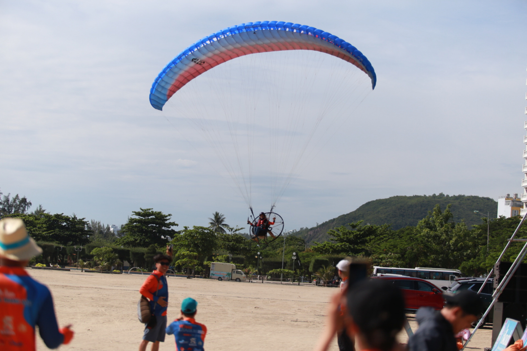 Motorized paragliding

