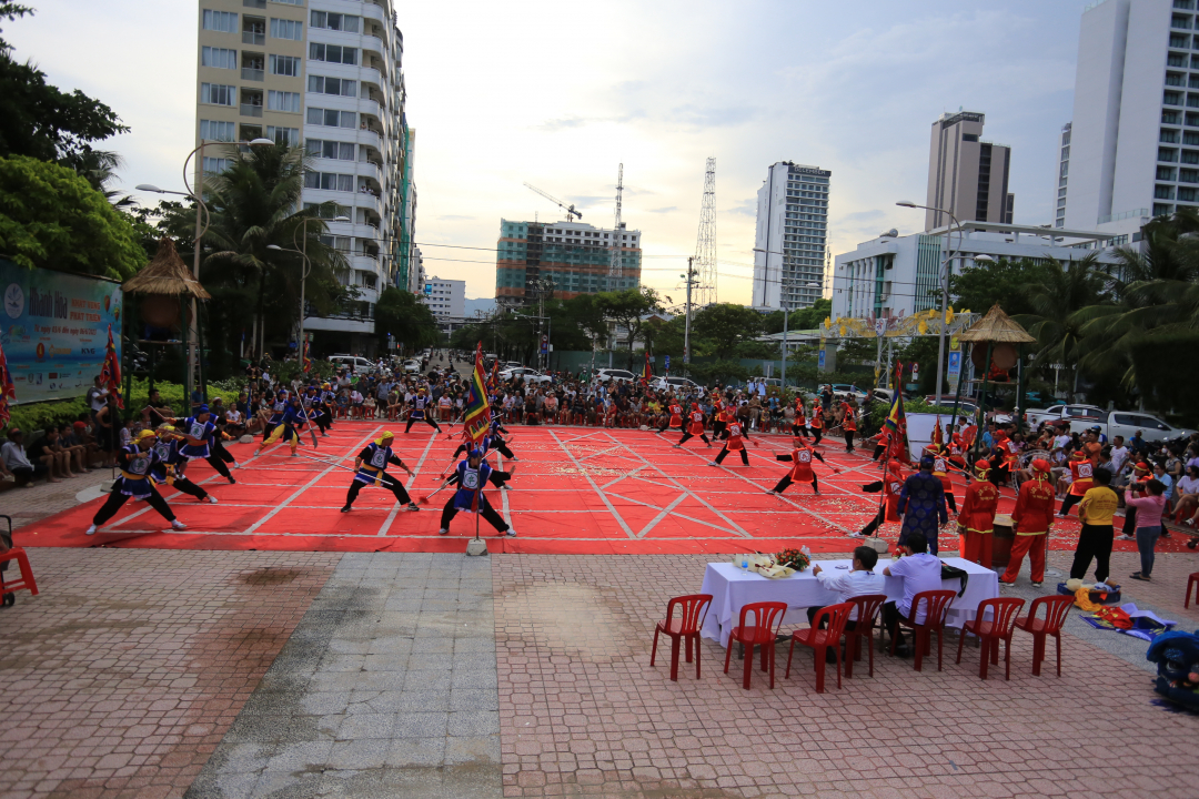 The first semi-final match

