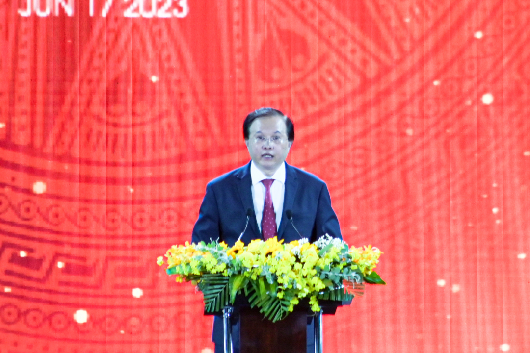 Ta Quang Dong delivering speech at the event

