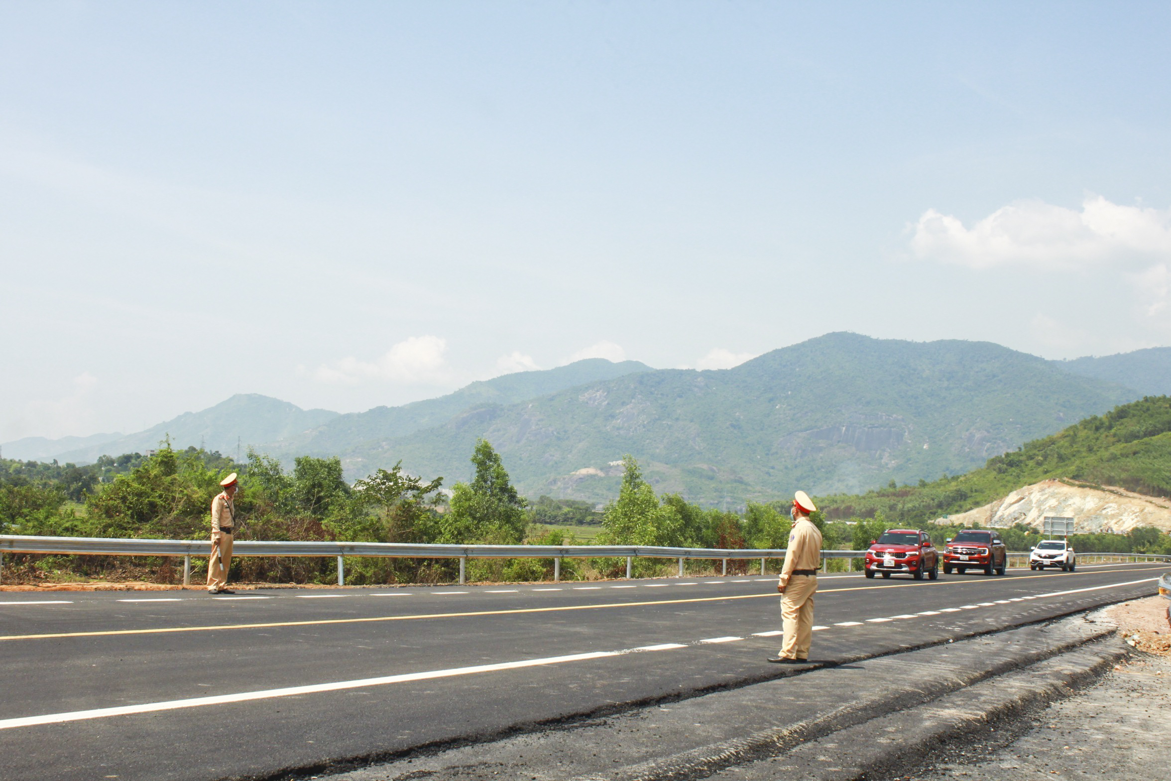 Từ 6 giờ đến 24 giờ ngày 18-6, tạm thời dừng lưu thông trên cao tốc Nha Trang - Cam Lâm