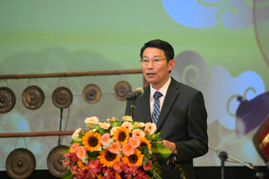 Dinh Van Thieu speaking at the opening ceremony
