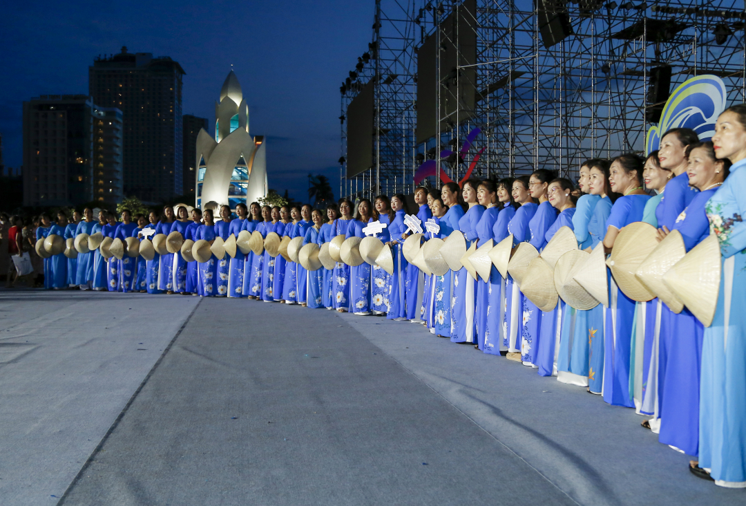 Khanh Hoa Province’s leadership parading
