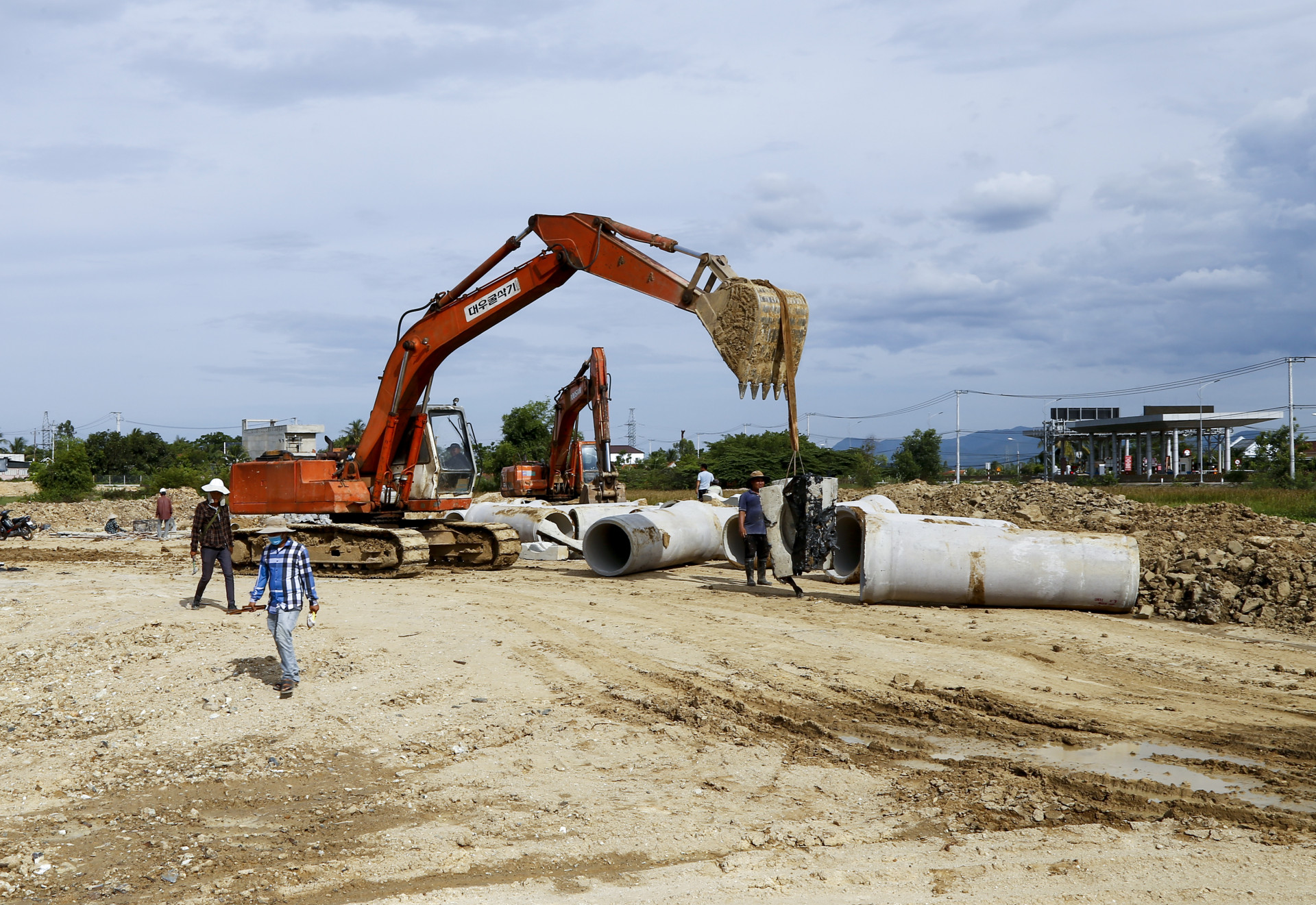 Thi công hệ thống thoát nước tại dự án hạ tầng khu tái định cư Ninh Xuân