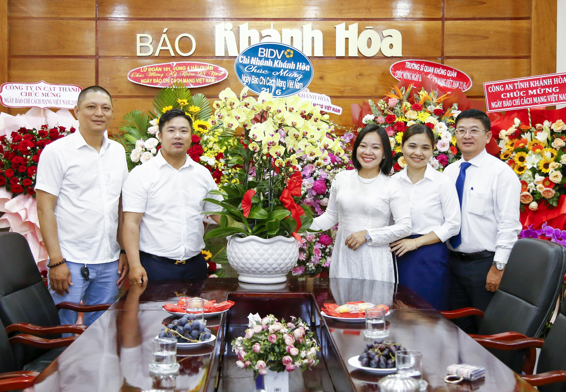 BIDV - Chi nhánh Khánh Hòa chúc mừng Báo Khánh Hòa