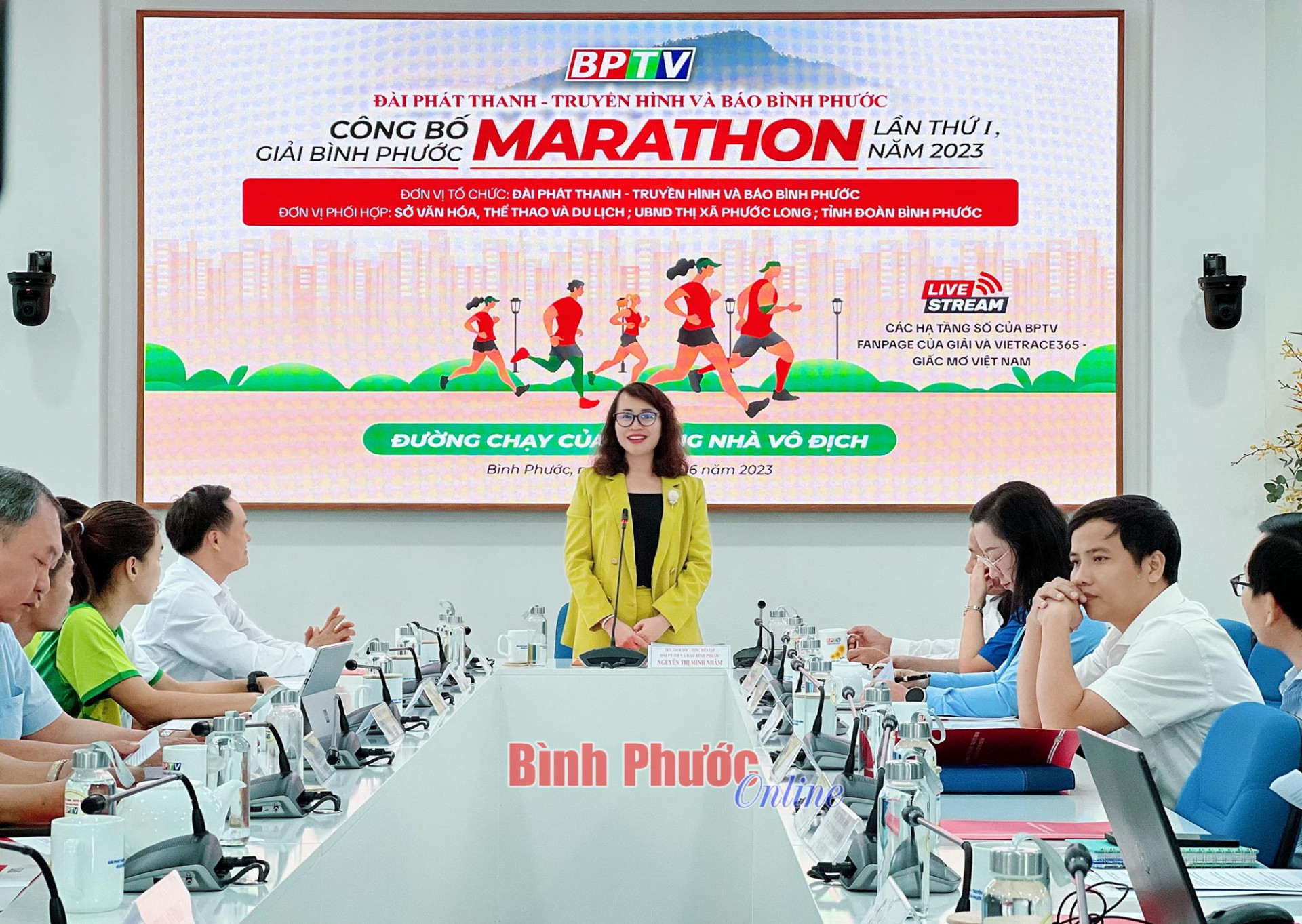 Tỉnh ủy viên, Giám đốc - Tổng Biên tập BPTV Nguyễn Thị Minh Nhâm, Trưởng Ban tổ chức giải Bình Phước marathon lần thứ I, năm 2023 phát biểu công bố giải

