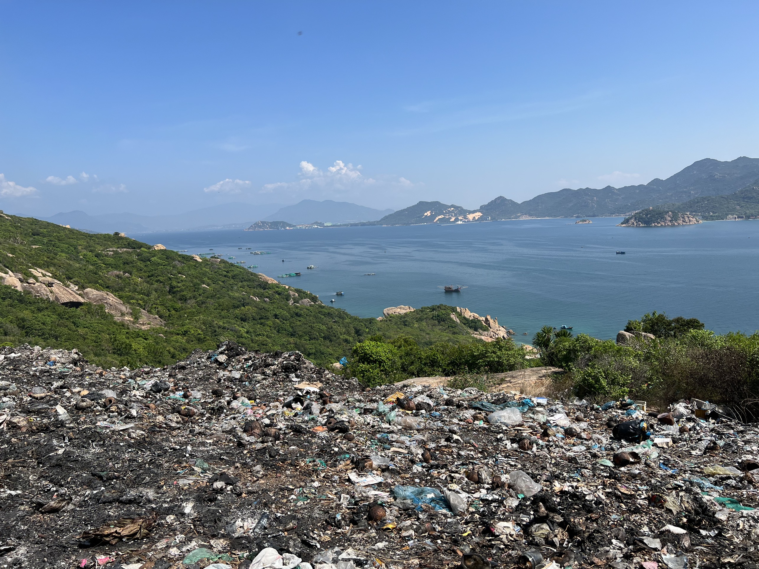 Nan giải xử lý rác ở đảo Bình Ba