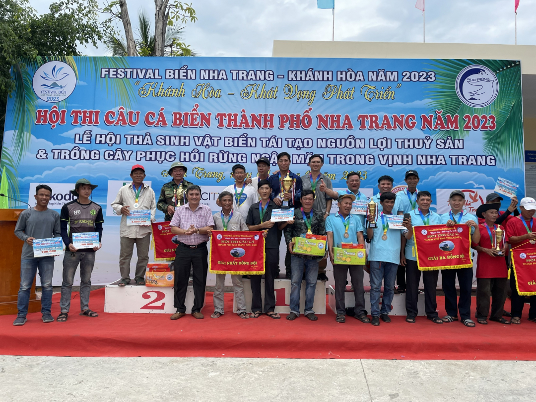 100 cần thủ tham gia Hội thi Câu cá biển TP. Nha Trang