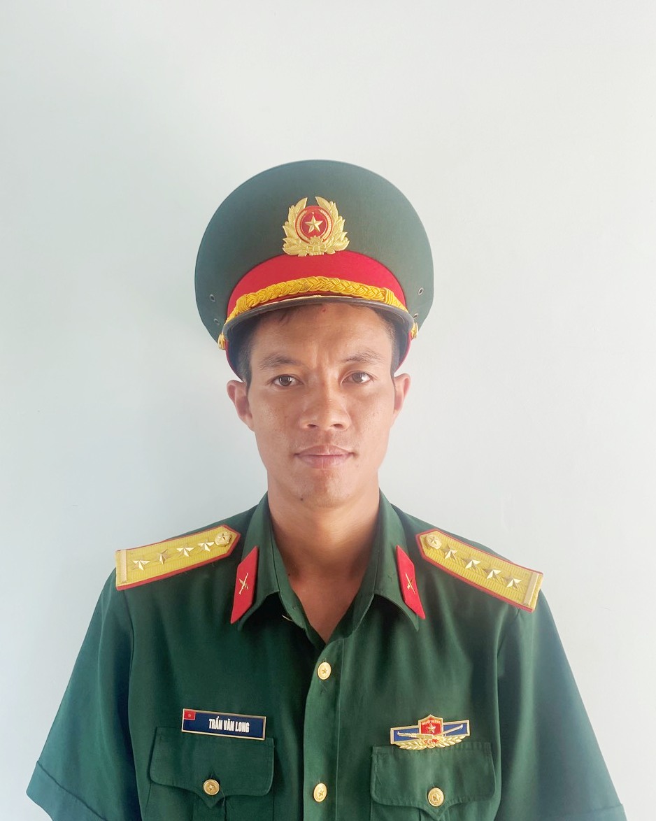 Đại úy Trần Văn Long.