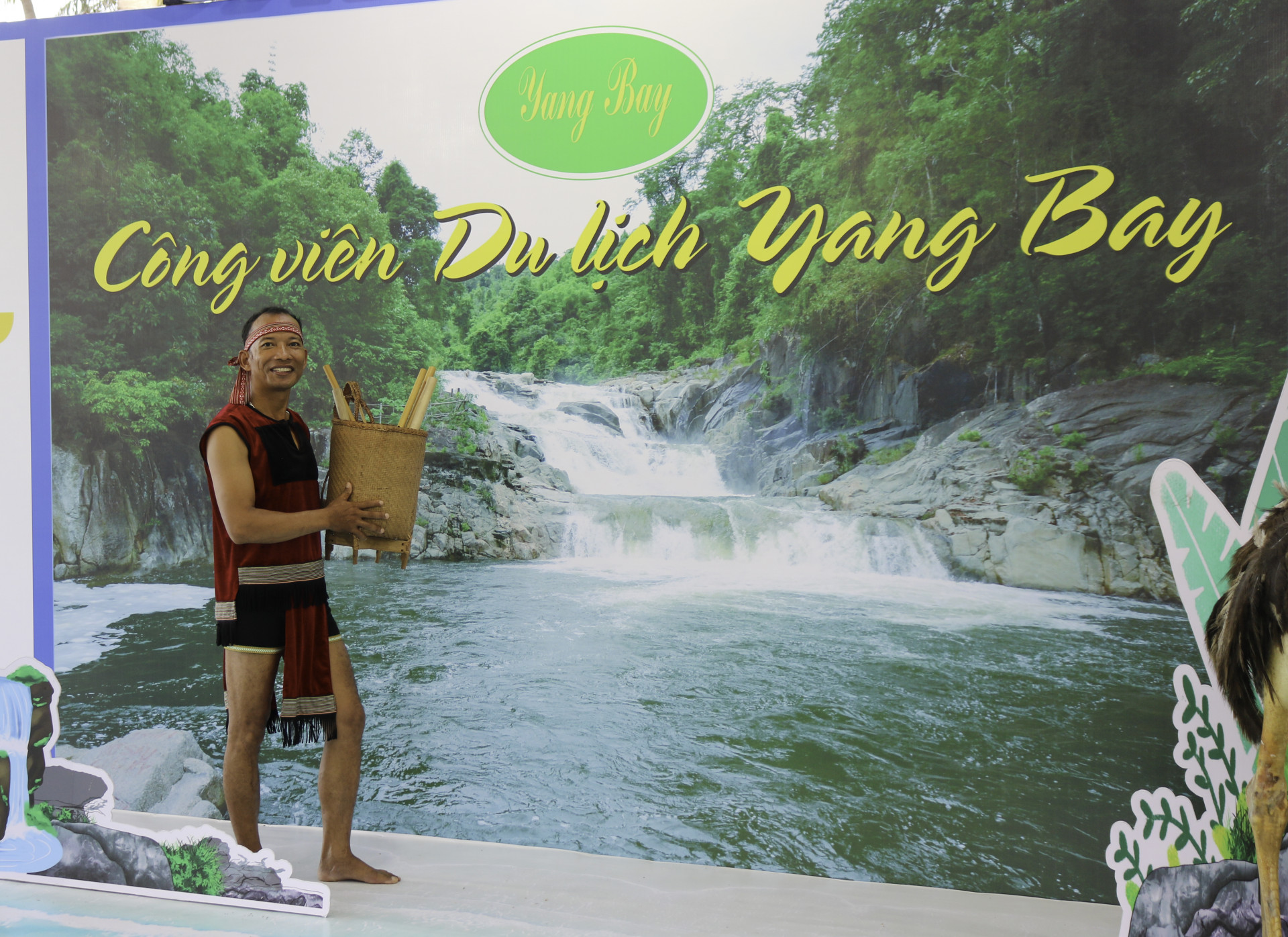 Khu vực giới thiệu về các sản phẩm dịch vụ du lịch sinh thái núi rừng Yang Bay