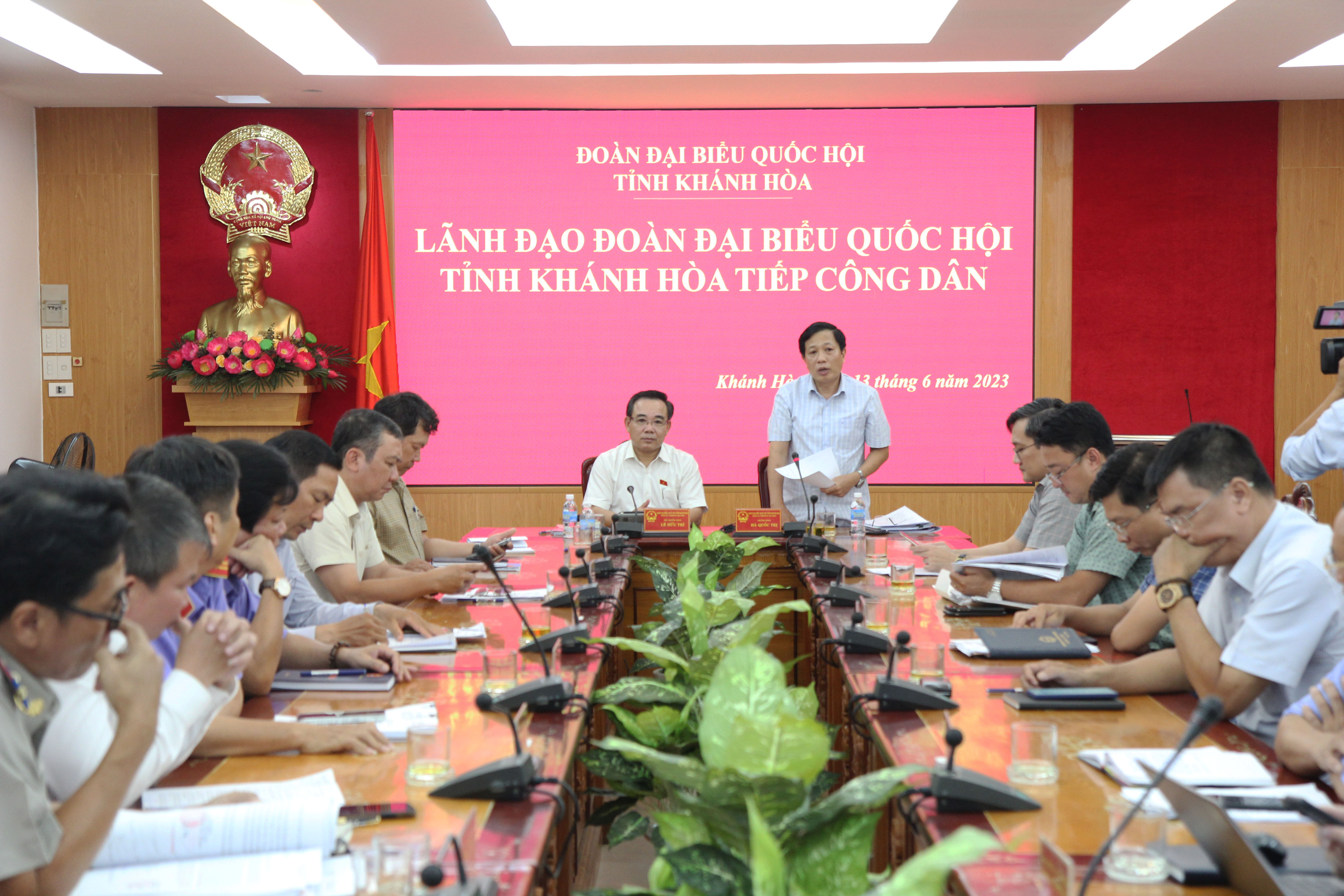 Lãnh đạo Đoàn Đại biểu Quốc hội tỉnh Khánh Hòa tiếp công dân