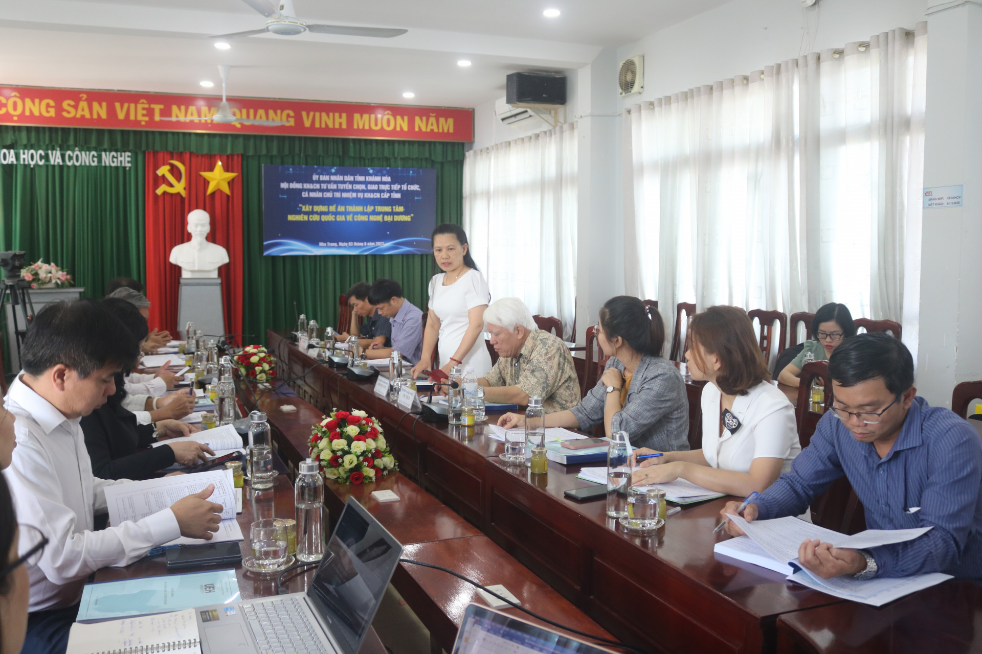 Bà Lê Vinh Liên Trang - Giám đốc Sở Khoa học và Công nghệ thông báo tình hình xây dựng đề án
