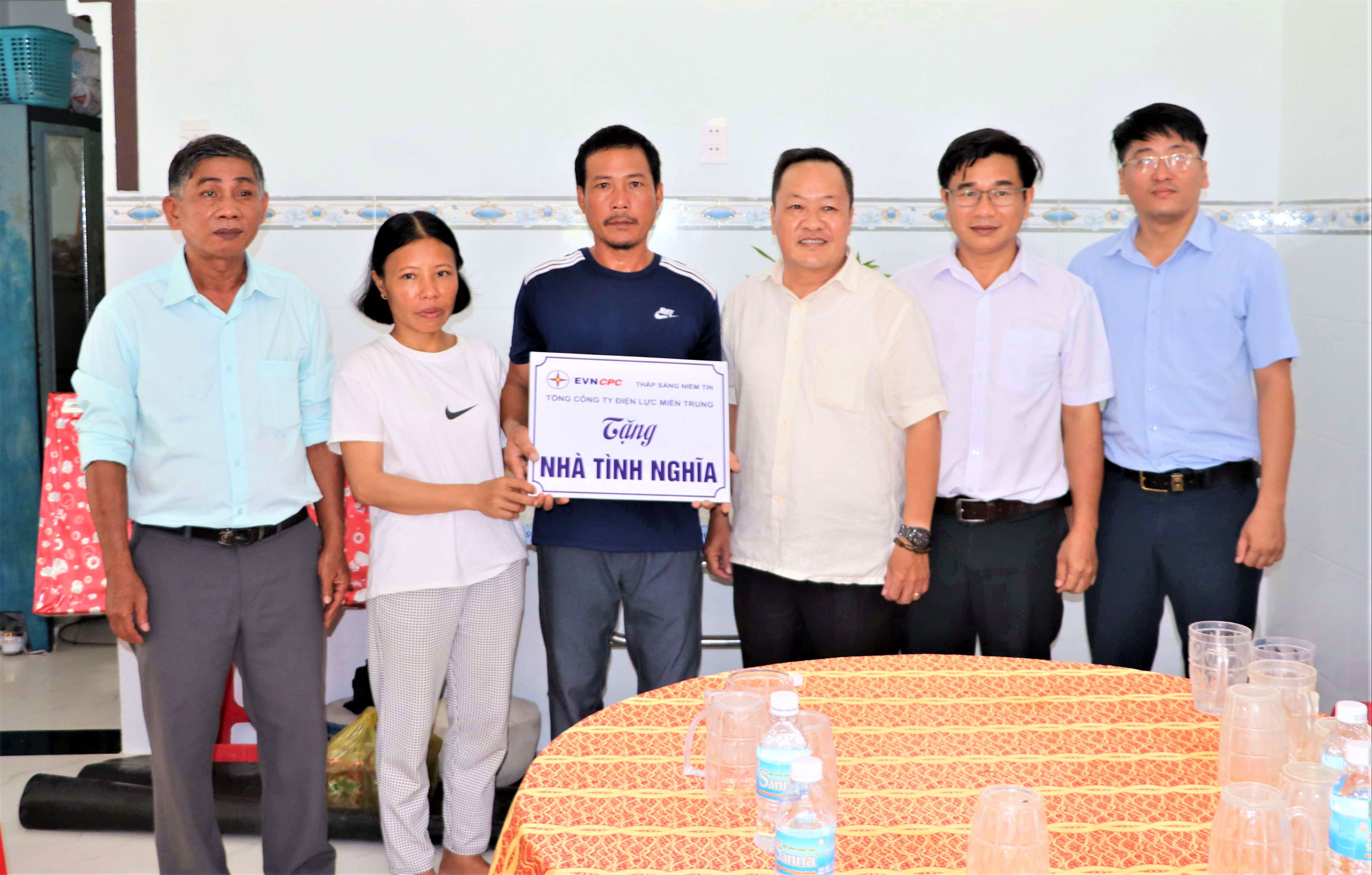 Bàn giao nhà tình nghĩa đầu tiên do Tổng công ty Điện lực miền Trung hỗ trợ tại Khánh Hòa