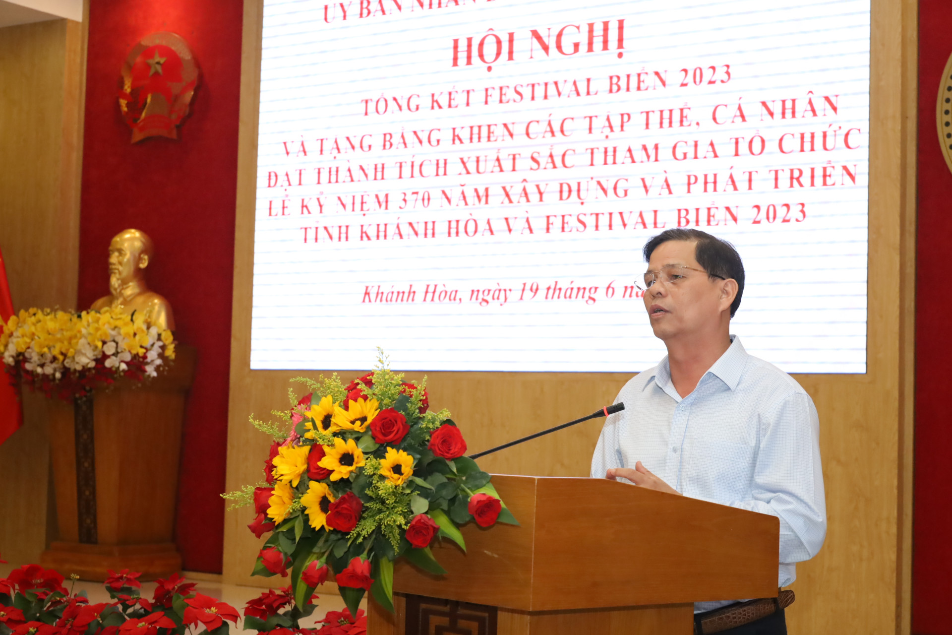 Đồng chí Nguyễn Tấn Tuân phát biểu tại hội nghị. 