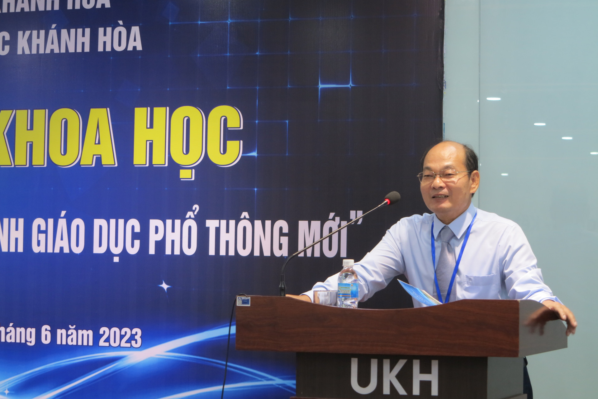 PGS. TS Chu Đình Lộc - Phó Hiệu trưởng Trường Đại học Khánh Hòa phát biểu tại hội thảo .