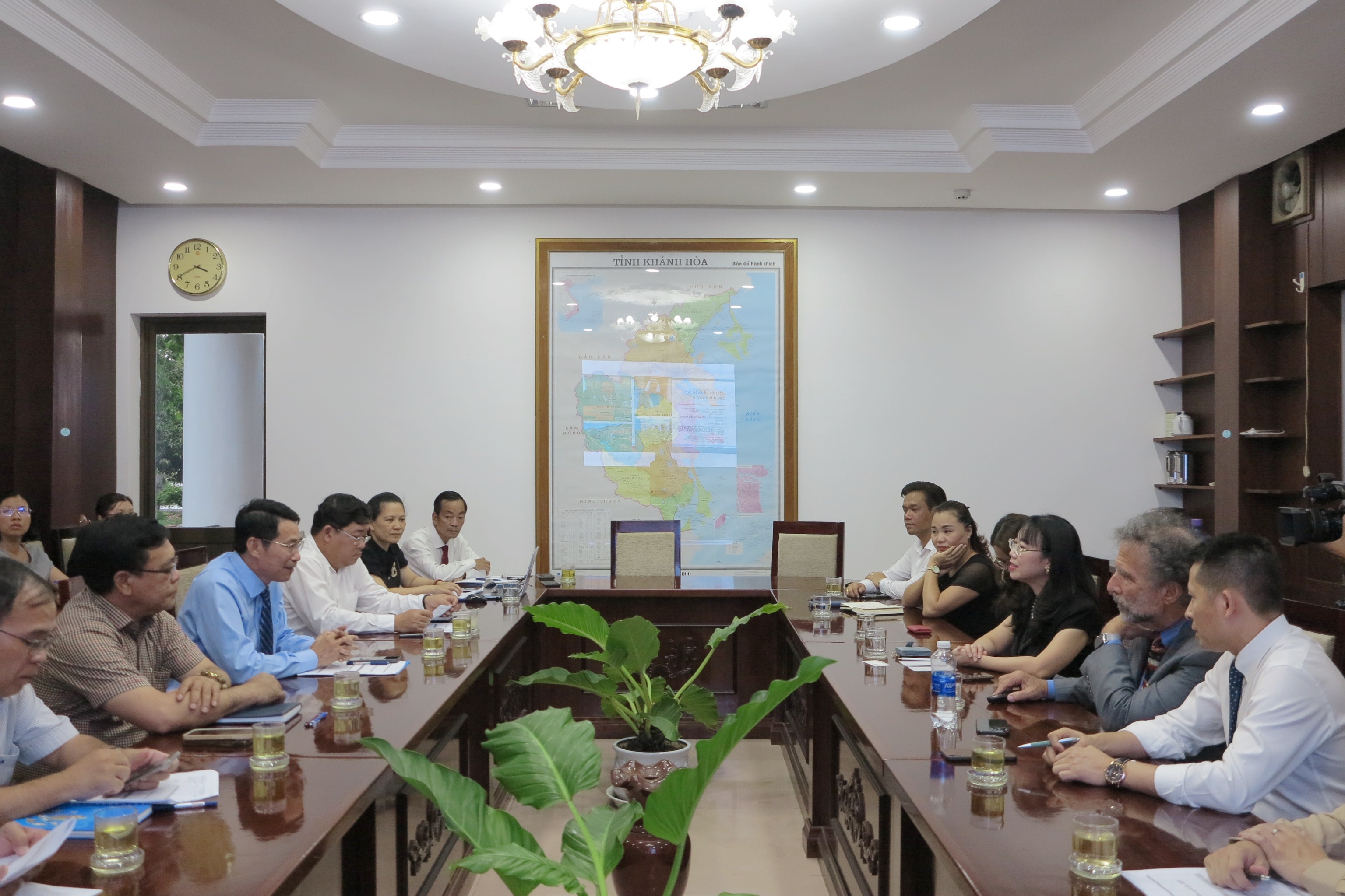 Lãnh đạo tỉnh Khánh Hòa làm việc với Trường Đại học VinUni