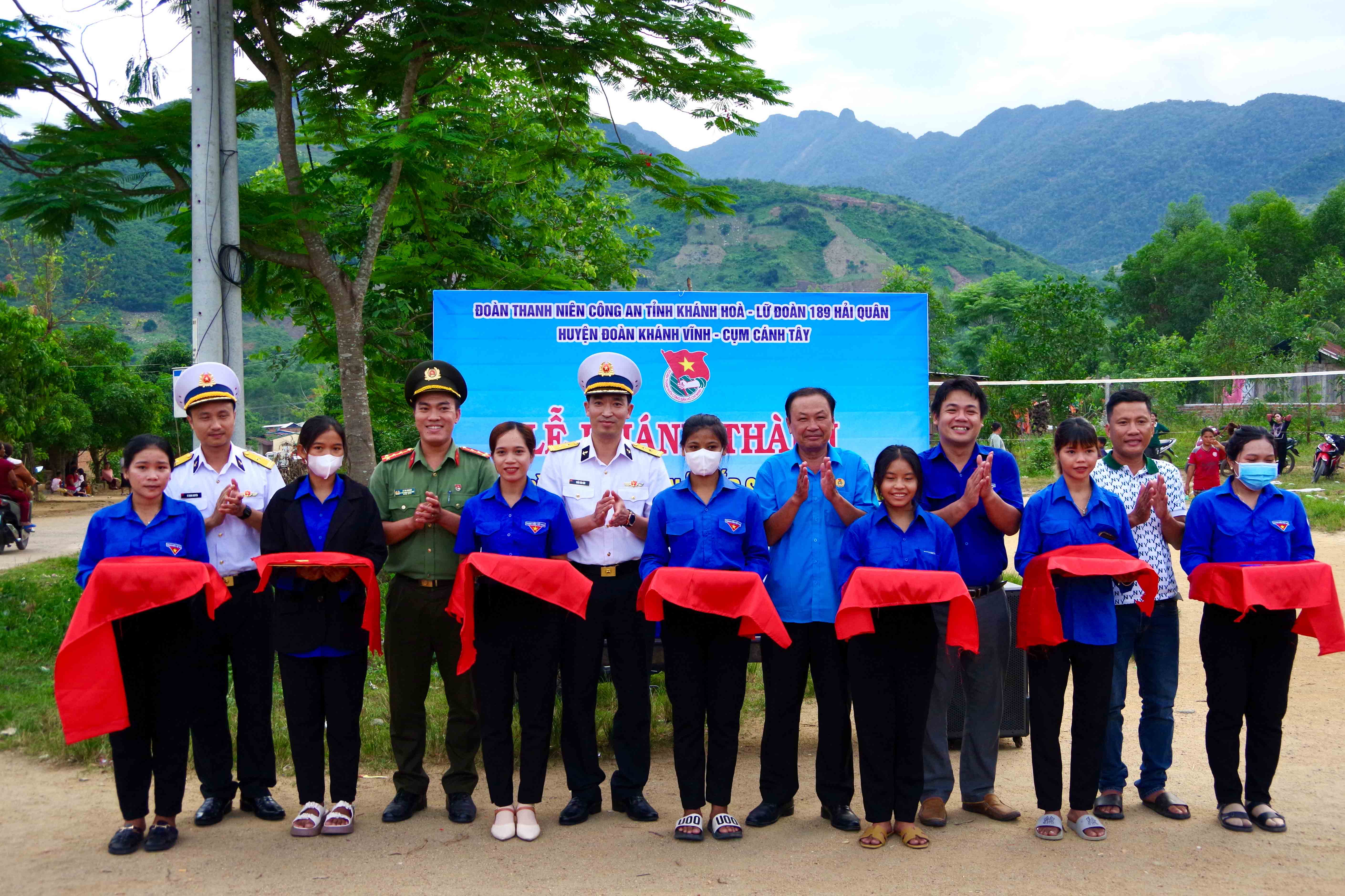 Khánh thành công trình Thắp sáng đường quê tại xã Giang Ly